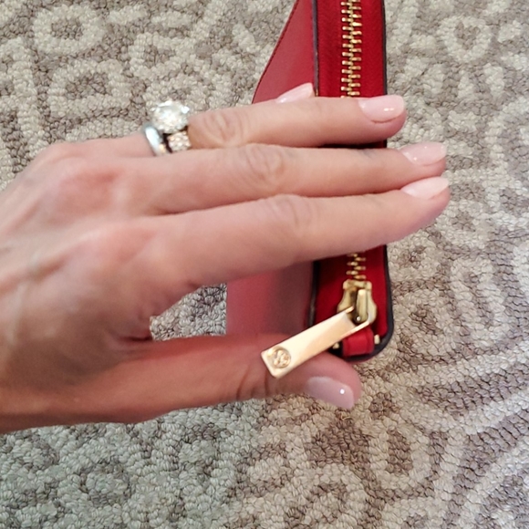 Tory Burch red Continental Saffiano wallet - Picture 3 of 7